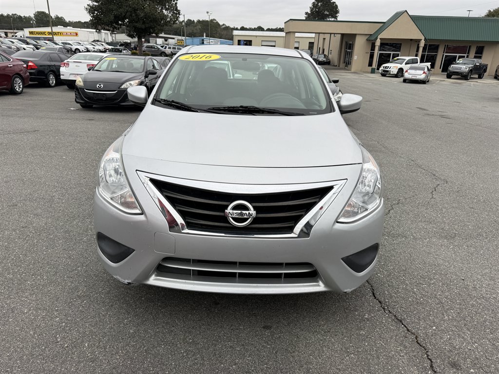 2016 Nissan Versa Sedan SV's photo