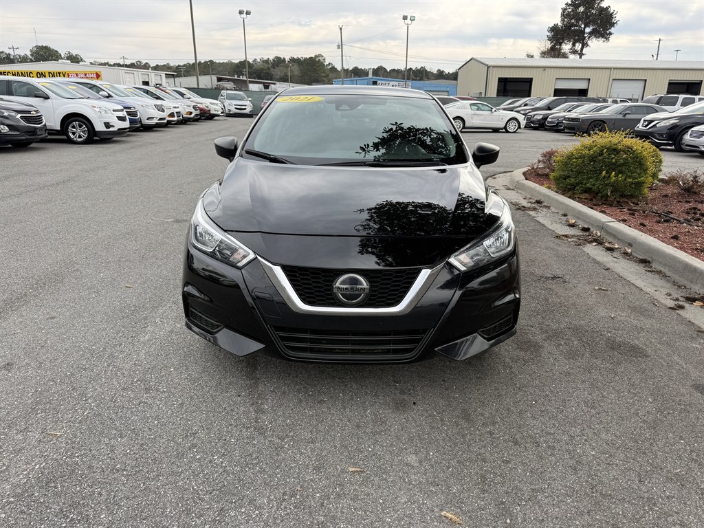 2021 Nissan Versa Sedan S's photo